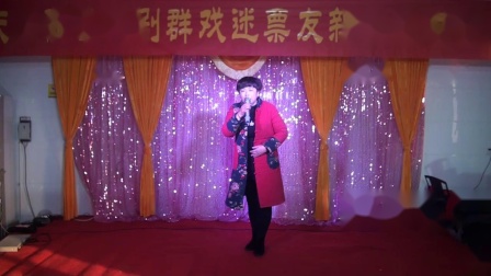 扬剧《手扶胸膛》