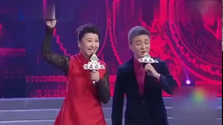 二人转《小拜年》闫学晶与嘉宾同台表演