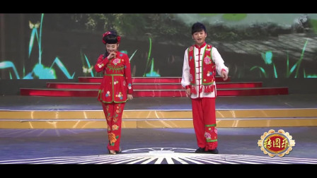 二人转这对夫妻唱《锯大缸》唱的真是好听