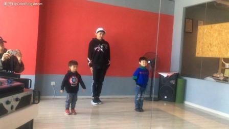 幼儿舞蹈律动启蒙《兔子舞》