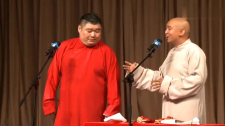 《拜师之后》郭德纲新收徒弟小万人迷相声
