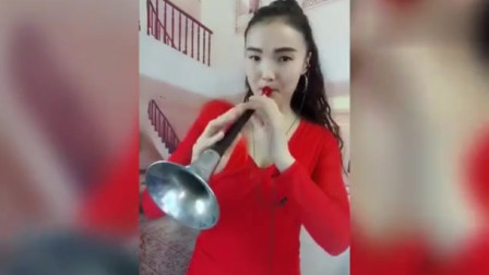农村姑娘唢呐演奏《等你我等了那么久》绝对