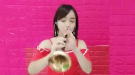 农村姑娘唢呐一曲《美观》吹的真好