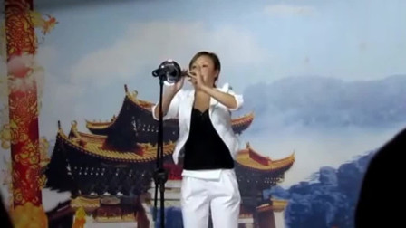 美女吹唢呐《卷席筒》吹得太好听 河南味真