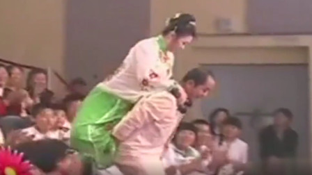 东北二人转《乡村爱情》小蒙妈表演《猪八戒