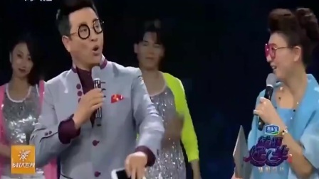 二人转《墙里墙外》闫学晶即兴表演 引全场