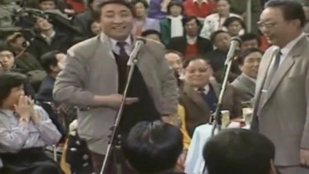 《电梯奇遇》姜昆经典春晚相声 观众一阵阵