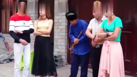 《王老者跟两个儿媳妇吵架》云南山歌小品 