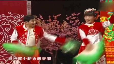 二人转《小拜年》闫学晶完美演绎 人美歌好