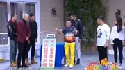 《偷零钱》郭冬临小品 观众笑不停