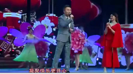 二人转说唱《金猪拱门拜大年》美女带来最全