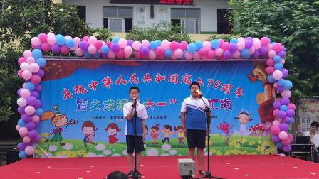 相声《读书万岁》包袱甩个不停 观众都笑喷