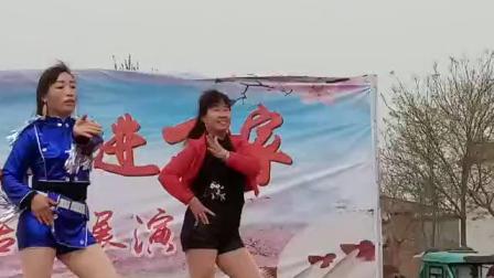格格广场舞《不如跳舞》