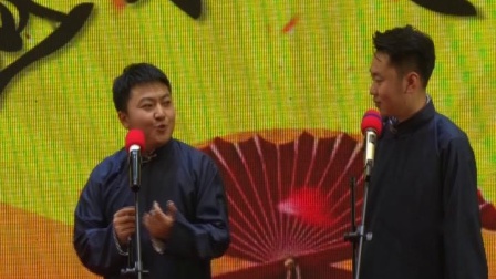 相声《越来越好》观众听得都入迷了