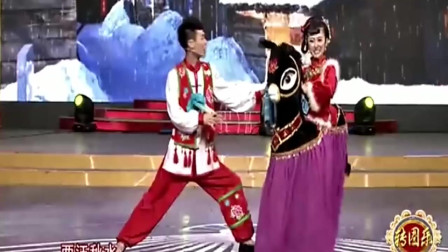 二人转《夫妻串门》非常喜庆的表演太棒了