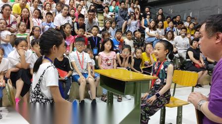 《同桌》隋欣澎与妞妞小品 观众笑得不停鼓