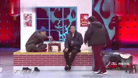 小品《抬杠亲家》台下美女笑的停不下来了