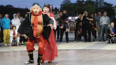 二人转《猪八戒背媳妇》  表演 明月千里 夫