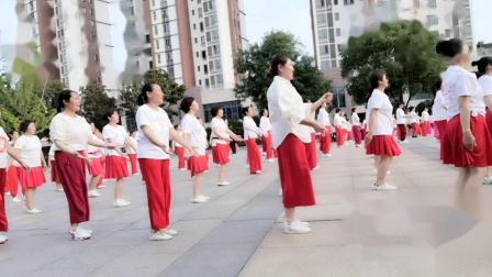 舞灵美娜子广场舞  千人共舞《幸福舞起来》