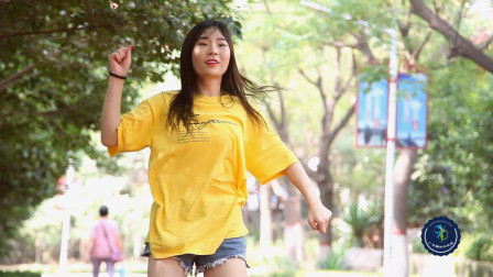 最新易学广场健身舞《迷魂计》小姐姐现场教