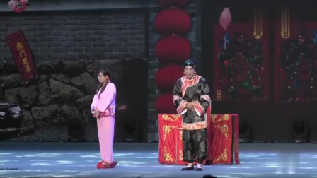 《婆媳之间》白军选反串扮演老太太戏曲小品 感动全场下载