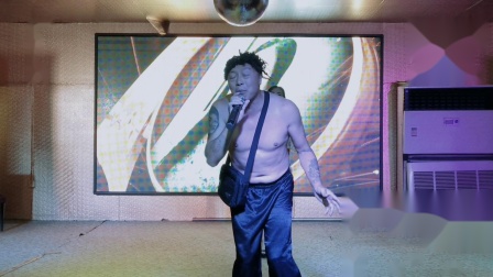 著名二人转演员《钢炮》跑出六亲不认步伐