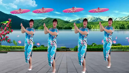 中老年辣妈旗袍广场舞《风含情水含笑》伞舞