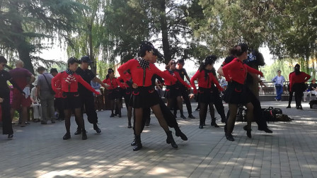 陶然亭张孝花经典水兵舞《爱陕北》舞蹈编排新颖好看下载