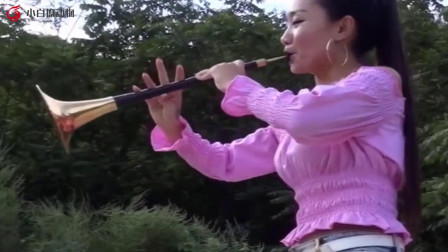 美女唢呐演奏经典曲子《梁祝》动听婉转 吹