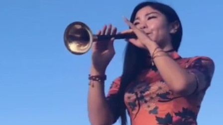 美女吹一首肉麻情歌《真的好想你》唢呐声声