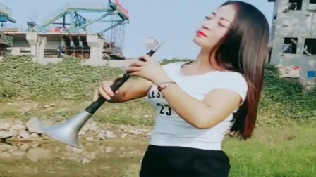 女歌手唢呐吹奏《九月九的酒》经典老歌 吹
