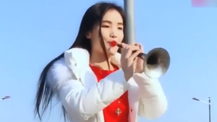 女歌手唢呐吹奏的《等你等了那么久》特别好