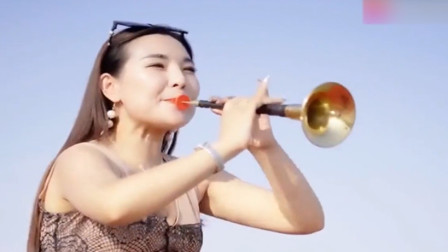 女歌手唢呐吹奏《纤夫的爱》动感的节奏真带