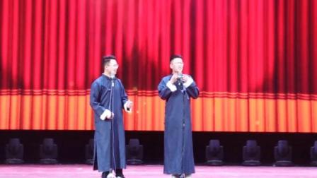 相声《文人趣事》台下观众欢呼声一片
