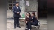 民间小调《小白菜泪汪汪》妈妈唱的嘶声裂肺