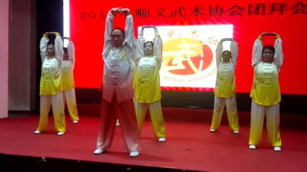 健身气功八段锦 赵振武等七人演练 高清视频