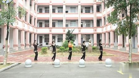 宇美广场舞《 我被青春撞了一下腰》教学视