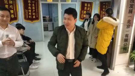 《非你莫属》2020年会小品剧本搞笑台词6人 