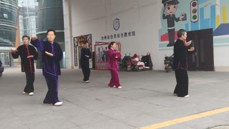 广场42式杨氏太极拳 高清视频mp4免费下载