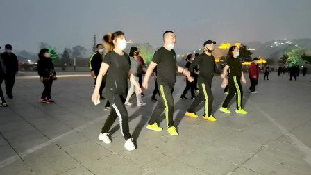 广场舞《胡琴情缘》鬼步舞舞步动感 简单时