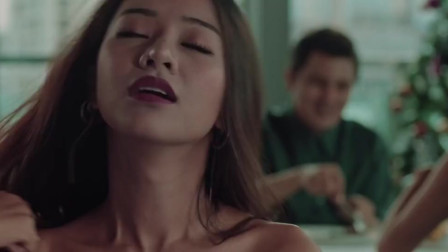 《四平青年之喋血曼谷》 美女对男子大秀事