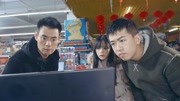 小情侣非说杂货铺老板没找钱看监控后傻眼了