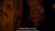 野外求生夫妻档探索黑暗洞穴伸手不见五指还