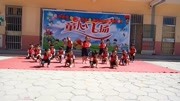 最新幼儿歌舞教学视频大全《小手牵大手》mp