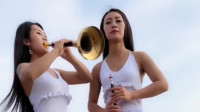 初学唢呐教学视频《站台》美女吹得真带劲