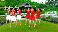 广场舞《万爱千恩》歌曲优美感人 好听又好