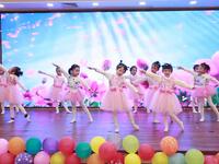 幼儿园中班舞蹈《最美的花季》