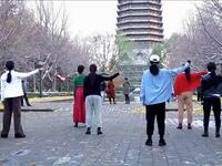 玲珑广场舞《这世界那么多人》