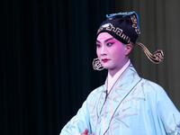 昆曲《拾画叫画》中国戏曲学院