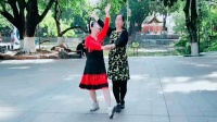 广场舞《情路弯弯》红舞狂广场舞双人舞吉特